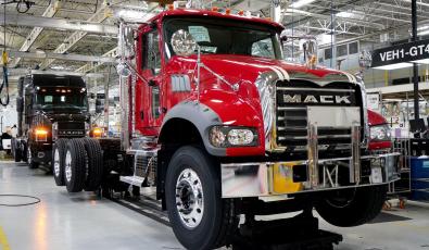 ΗΠΑ: Σε ισχύ οι επιπλέον δασμοί στα εισαγόμενα φορτηγά και λεωφορεία