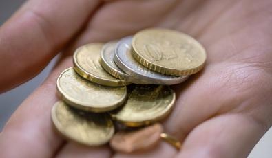 Ο πληθωρισμός εξαφανίζει τις αυξήσεις στους μισθούς - «Παράθυρο» για νέα μέτρα ενίσχυσης
