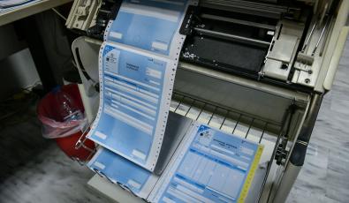 Φορολογικές δηλώσεις: Ελαφρύτερα εκκαθαριστικά για χιλιάδες - Ποιες ρυθμίσεις «ξεφουσκώνουν» τον λογαριασμό