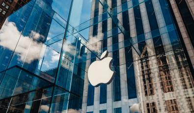 Apple: Πιέσεις να αλλάξει στρατηγική στο ΑΙ - «Καμπανάκι» η διαγραφή κεφαλαιοποίησης 640 δισ. δολ. το 2025