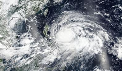 Γαλλικό πολεμικό πλοίο παρέδωσε 40 τόνους ανθρωπιστικής βοήθειας