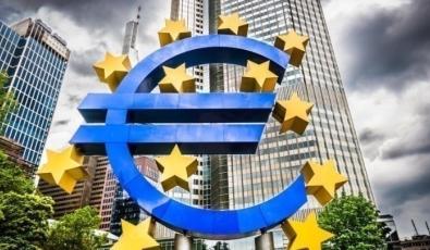 Bloomberg: Προς σταθερά επιτόκια αυτόν τον μήνα κλίνει η ΕΚΤ