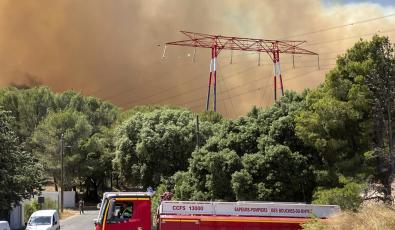 Γαλλία: Έξι συλλήψεις για τη φωτιά στο Φοντενεμπλό