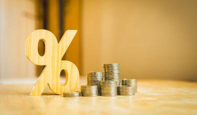 «Πάγωμα» επιτοκίων στην πάγια ρύθμιση έως Απρίλιο του 2027