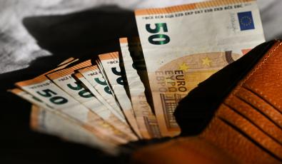 Ο χάρτης πληρωμών και ελαφρύνσεων του 2026 - Ποιοι κερδίζουν, πότε και πόσο