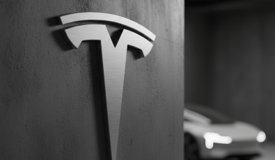 Προς ιστορικό ρεκόρ η μετοχή της Tesla μετά από 12 μήνες