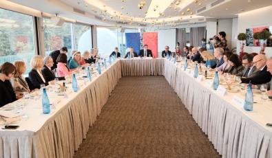 Συνάντηση Πιερρακάκη με πρέσβεις ΕΕ: Η Ευρώπη χρειάζεται επιτάχυνση μεταρρυθμίσεων και δημοσιονομική ισορροπία