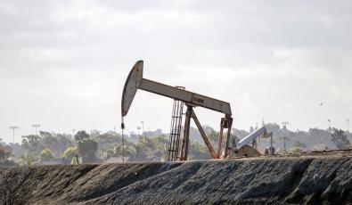 «Κατρακυλά» το πετρέλαιο δια χειρός Τραμπ