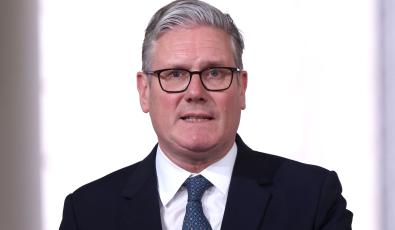 DW: Σενάρια παραίτησης Στάρμερ λόγω Μάντελσον