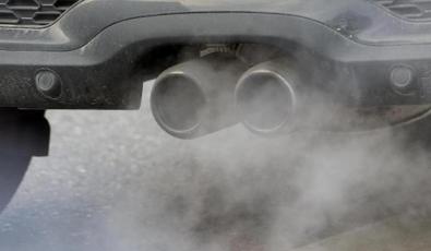 Η ΕΕ ξαναγράφει τους κανόνες εκπομπών CO₂ για αυτοκίνητα και επαγγελματικά οχήματα