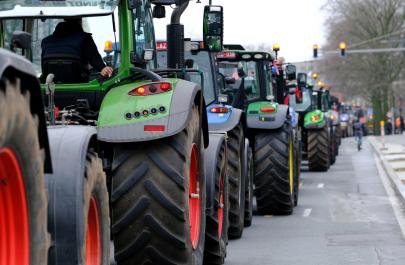 Ισπανία-Γαλλία: Αγρότες έκλεισαν τα σύνορα διαμαρτυρόμενοι για τις φτηνές εισαγωγές τροφίμων