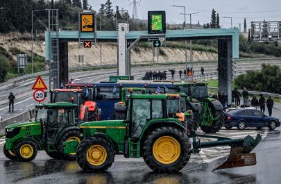 Νέες κινητοποιήσεις από τους αγρότες: Πάνω από 6.000 τρακτέρ στους δρόμους και 14 μπλόκα σε όλη τη χώρα