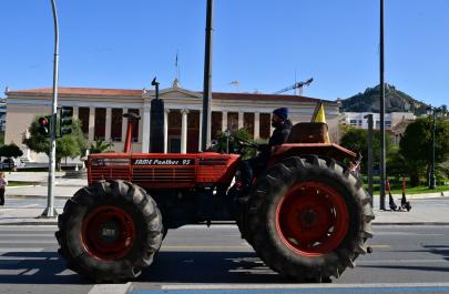 Ποιος θα οδηγεί το τρακτέρ το 2035; Η βόμβα της γήρανσης και η «Gen Z» που γυρίζει την πλάτη