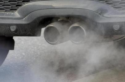 Η ΕΕ ξαναγράφει τους κανόνες εκπομπών CO₂ για αυτοκίνητα και επαγγελματικά οχήματα