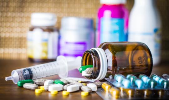 Επιπλέον «τρύπα» 1,5 δισ. ευρώ βλέπουν οι φαρμακοβιομηχανίες έως το 2028