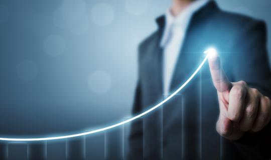 Intrum: Η ανάπτυξη και η Τεχνητή Νοημοσύνη στο επίκεντρο των ελληνικών επιχειρήσεων