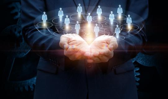 Γιατί τα 60 θεωρούνται η πιο ευτυχισμένη ηλικία της ζωής μας, σύμφωνα με τους ειδικούς