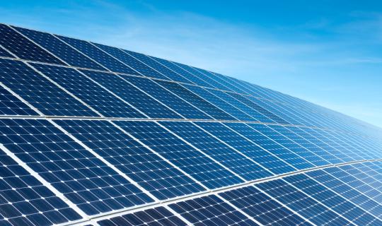 Φωτοβολταϊκά: Πώς οι «πράσινες» διμερείς συμβάσεις θα μειώσουν 30% το αγροτικό ρεύμα