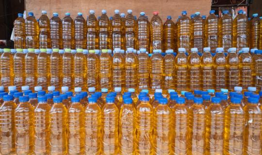 Συνελήφθη 54χρονος που πουλούσε παράνομα 150 κιλά ελαιολάδου στον Κολωνό