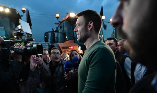 Στο Σύνταγμα με τους αγρότες ο Στέφανος Κασσελάκης: «Λύσεις άμεσα»