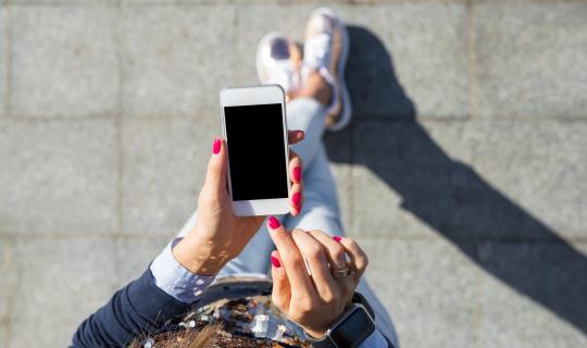Η καθημερινή χρήση των smartphones και οι επιπτώσεις στο σώμα