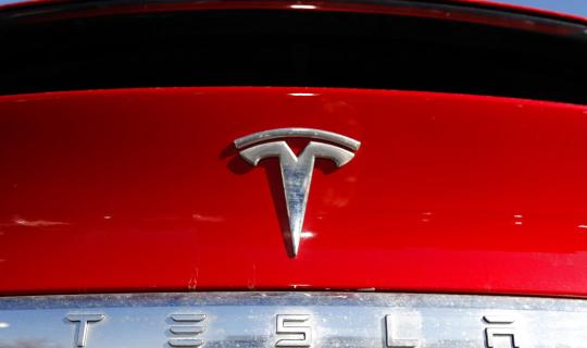 Tesla: Ανακαλεί 13.000 νέα οχήματα λόγω προβλήματος στην μπαταρία