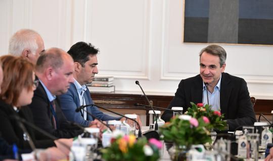 Μητσοτάκης σε αγρότες: Δρομολογήθηκε η δέσμευση για χαμηλό ηλεκτρικό ρεύμα – Χρειάζονται άμεσες παρεμβάσεις στην ΚΑΠ