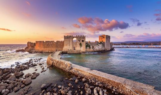 Οκτώ εντυπωσιακά κάστρα στην Πελοπόννησο