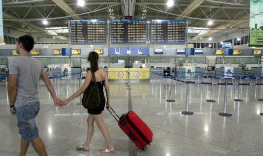 ΙΝΣΕΤΕ: Αύξηση 5,7% στις διεθνείς αεροπορικές αφίξεις το πρώτο εξάμηνο του 2025