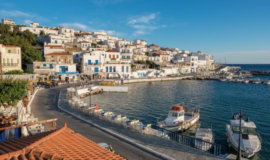 Την Άνδρο προτείνει η βρετανική Express ως ιδανική επιλογή στις Κυκλάδες