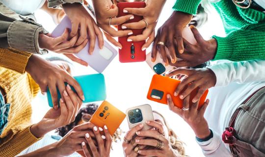 Smartphones: Χρονιά ανατιμήσεων και ελλείψεων το 2026 - Πώς και γιατί θα αλλάξει η αγορά