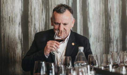 Ροντ Σμιθ (πρόεδρος Ινστιτούτου Masters of Wine): Να είστε πολύ υπερήφανοι για τα ελληνικά κρασιά