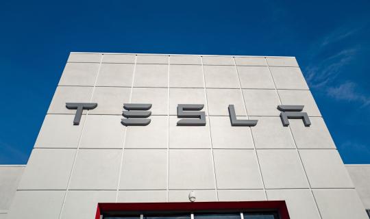 Tesla: Παρέδωσε 358.023 οχήματα παγκοσμίως το πρώτο τρίμηνο
