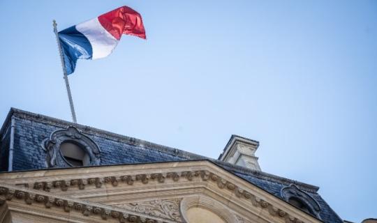 Γαλλία: Δρόμοι και σιδηροδρομικός άξονας αποκλεισμένοι από οργισμένους αγρότες