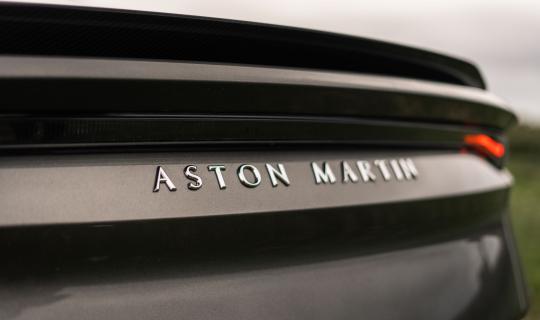 Η Aston Martin σας πληρώνει για να παίρνετε τα αυτοκίνητά της