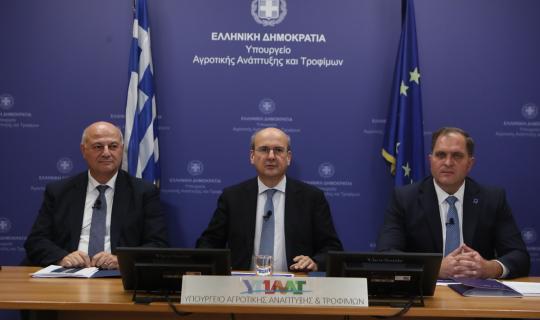 Χατζηδάκης: Την Παρασκευή η προκαταβολή της βασικής ενίσχυσης στους αγρότες - 3,7 δισ. έως το τέλος του χρόνου