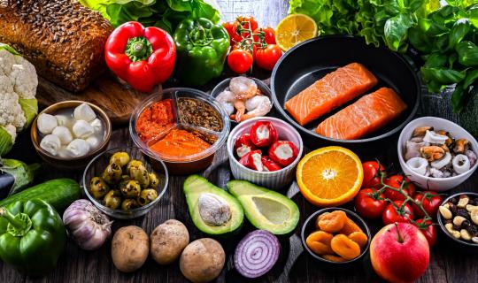 Ακριβό ή «βρώμικο» φαγητό; Το δίλημμα του πράσινου πληθωρισμού και η υποκρισία της αγοράς