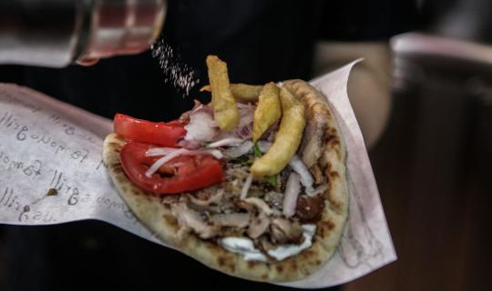 «Σουβλάκι στα 8 ευρώ;» - Ο λογαριασμός της εγκατάλειψης;