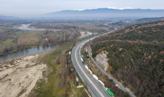 Αγρότες: Συμβολικοί αποκλεισμοί παρακαμπτήριων οδών - Άνοιγμα διοδίων το Σαββατοκύριακο