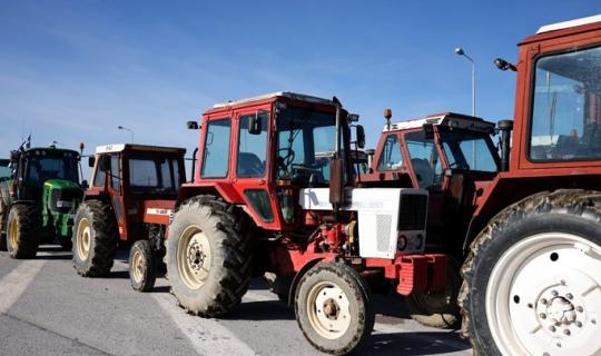 Αγρότες: Παραμένουν στην αποκεντρωμένη διοίκηση στο Ηράκλειο Κρήτης - Τα μπλόκα σε όλη τη χώρα