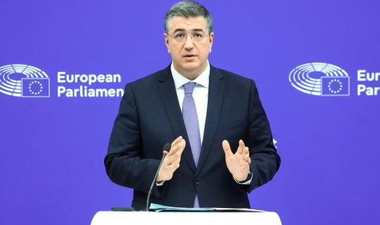 Τζιτζικώστας: Σανίδα σωτηρίας για την ευρωπαϊκή αυτοκινητοβιομηχανία η νέα δέσμη μέτρων