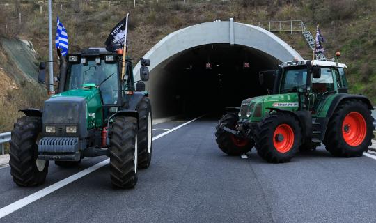 Αγρότες: Έκλεισαν οι σήραγγες στα Τέμπη - Πού παραμένουν τα μπλόκα