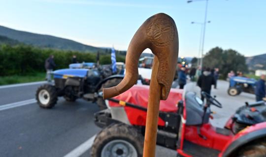 Την ώρα που οι αγρότες μας είναι στα μπλόκα, βουλγαρική εταιρεία καλλιεργεί στη Ρουμανία με τρακτέρ χωρίς οδηγό!