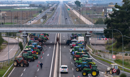 Χριστούγεννα στα μπλόκα για τους αγρότες: Ανοικτές περισσότερες λωρίδες, ομαλή η κυκλοφορία