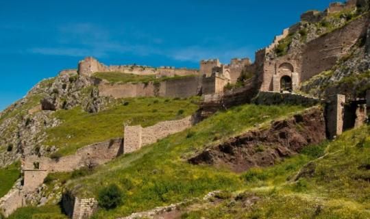 Ακροκόρινθος και Αρχαία Κόρινθος: Μια μονοήμερη εκδρομή στην ιστορία και τη θέα