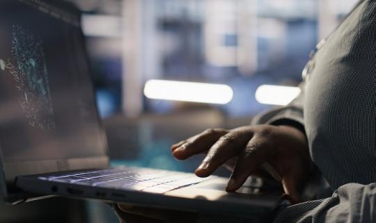 Η Lenovo ορίζει τη νέα εποχή του Hybrid AI με ένα χαρτοφυλάκιο εξατομικευμένου και διορατικού ΑΙ