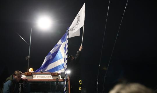 Στο Σύνταγμα θα διανυκτερεύσουν οι αγρότες - Tα τρακτέρ στο κέντρο της Αθήνας