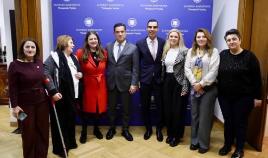 Συνάντηση Γεωργιάδη - Θεμιστοκλέους με αντιπροσωπεία από τους Συλλόγους Μαιών - Μαιευτών