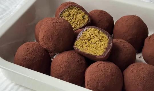 Dujjonku: Η Κορεάτικη εκδοχή της Dubai Chocolate τινάζει την μπάνκα του φιστικιού στον αέρα