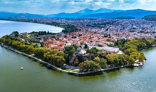 Μια μέρα στα Γιάννενα: Τι να δείτε και τι να κάνετε, όποια εποχή κι αν τα επισκεφτείτε